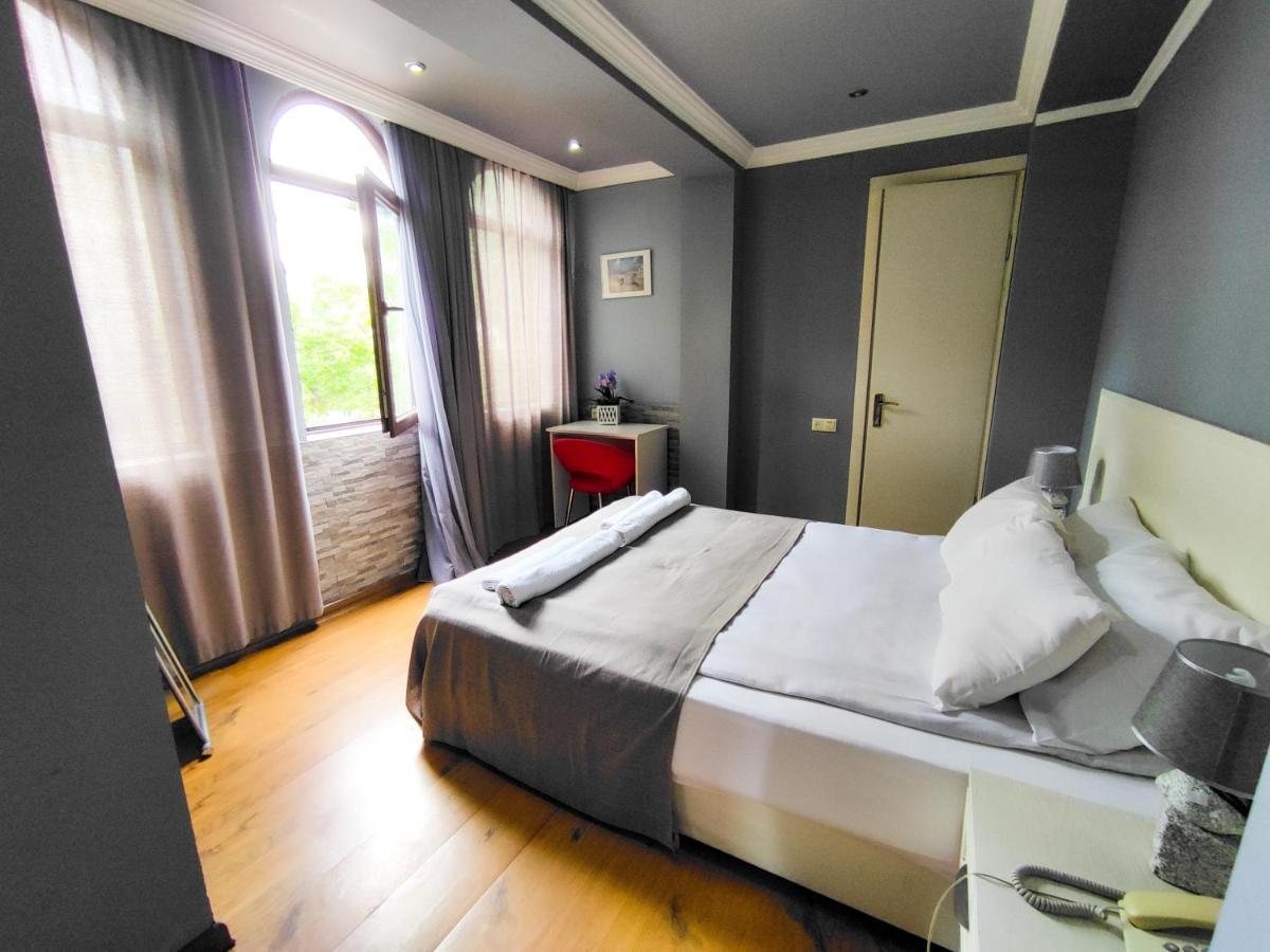 Aparthotel Old City Batumi Exterior photo