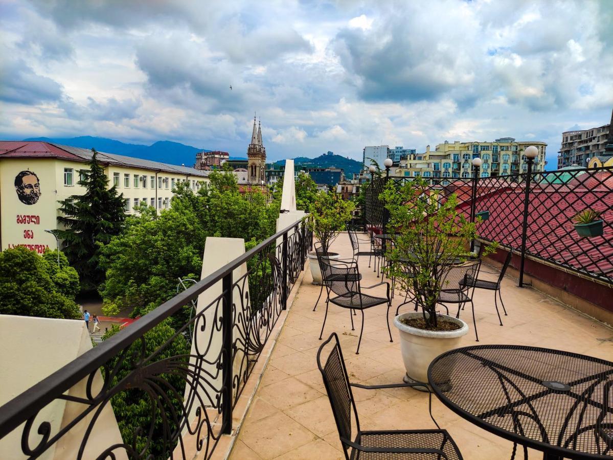 Aparthotel Old City Batumi Exterior photo