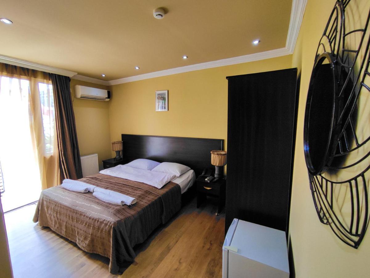 Aparthotel Old City Batumi Exterior photo