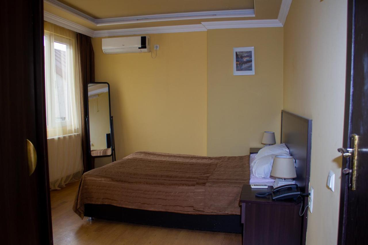 Aparthotel Old City Batumi Exterior photo