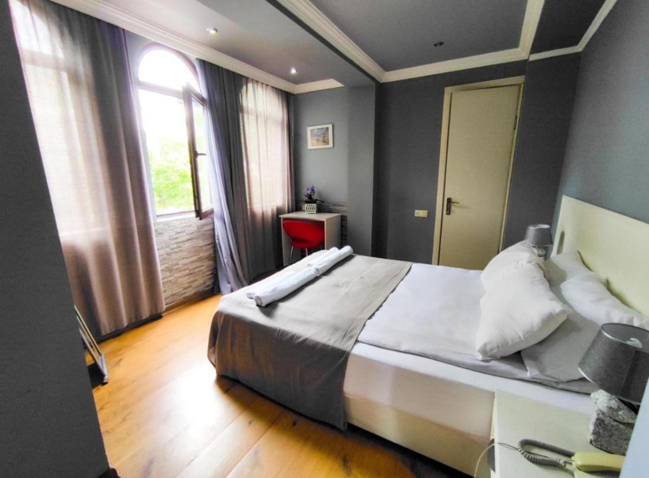 Aparthotel Old City Batumi Exterior photo
